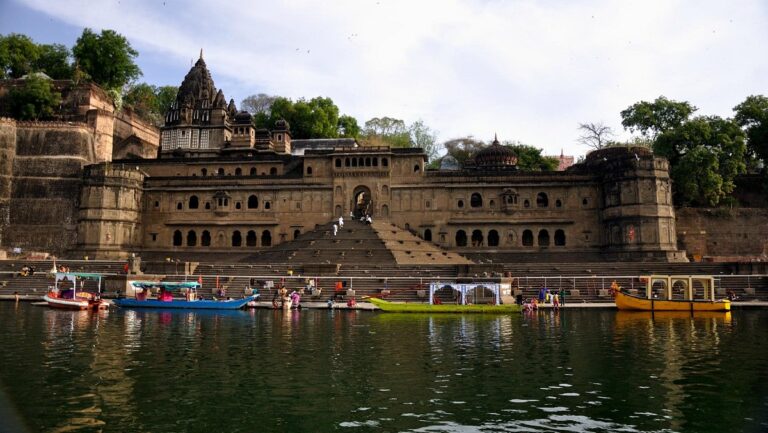 Maheshwar Fort History: Who Built It & Why It Still Inspires Generations